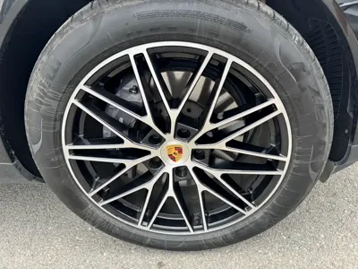Porsche Cayenne 2023, 15000 км, за 88895.54 USD