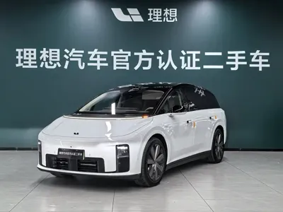 Li Auto 理想i8 · 2025 год