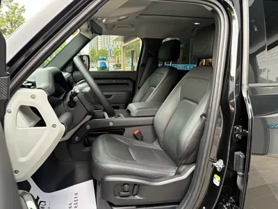 Land Rover Defender 2024, 83000 км, за 80722.39 USD