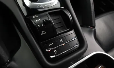 Porsche Cayenne 2016, 252559 км, за 14375.74 USD - фото 17