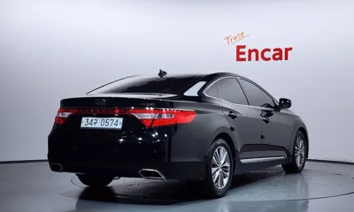 Hyundai Grandeur 2017, 150206 км, за 3741.63 USD