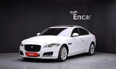 Jaguar XF · 2017 год