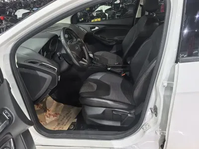 Ford Focus 2017, 110000 км, за 3795.25 USD - фото 6