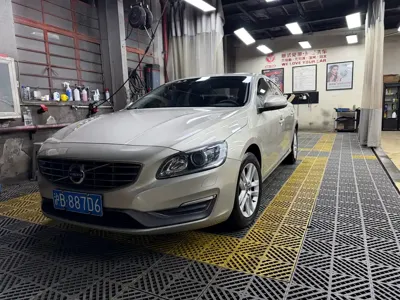 Volvo S60 · 2017 год