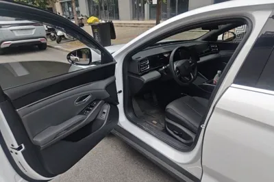 BYD Qin L 2026, 5500 км, за 16146 USD