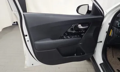 Kia Niro 2019, 52841 км, за 13348.96 USD - фото 24