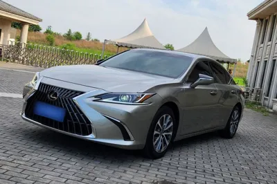Lexus ES · 2022 год