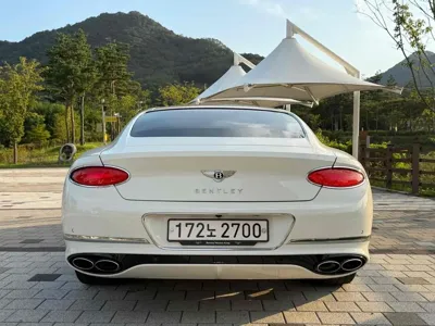 Bentley Continental 2023, 8800 км, за 190363.66 USD