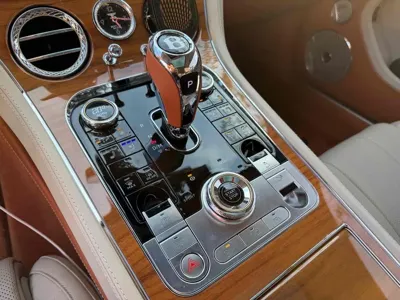Bentley Continental 2023, 8800 км, за 188925.18 USD - фото 9