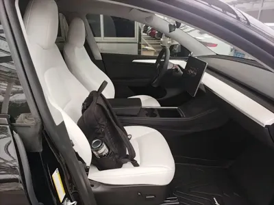Tesla Model Y 2023, 103900 км, за 22395.09 USD - фото 25