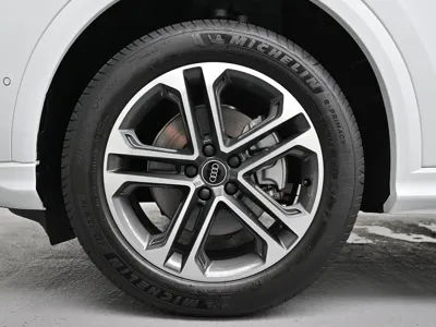 Audi Q5 2025, 1575 км, за 37703.95 USD