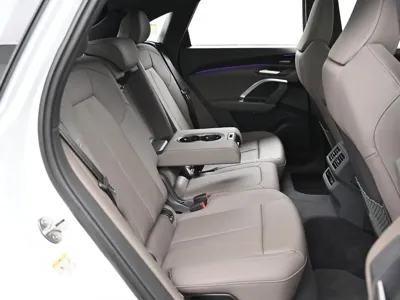 Audi Q5 2025, 1575 км, за 37703.95 USD - фото 11