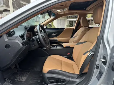 Lexus ES 2024, 38000 км, за 38217.82 USD