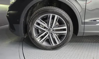 Volkswagen Tiguan 2023, 41408 км, за 17516.44 USD