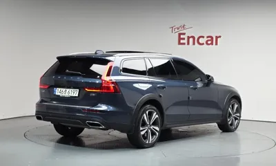 Volvo V60 2021, 69613 км, за 18818.77 USD