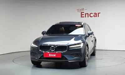 Volvo V60 2021, 69613 км, за 18818.77 USD