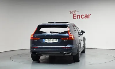 Volvo V60 2021, 69613 км, за 18818.77 USD