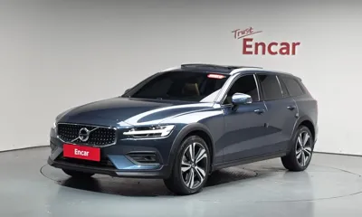 Volvo V60 2021, 69613 км, за 18818.77 USD - фото 11