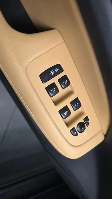 Volvo V60 2021, 69613 км, за 18818.77 USD - фото 33