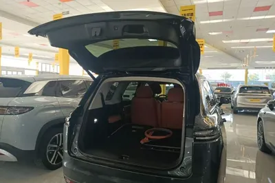 Leapmotor C16 2026, 10500 км, за 23395 USD - фото 27