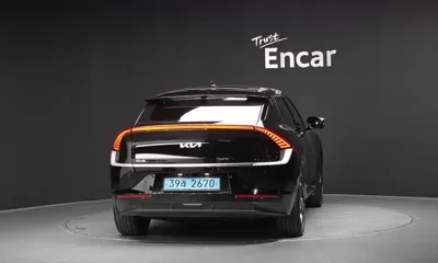 Kia EV6 2023, 48982 км, за 23077.41 USD