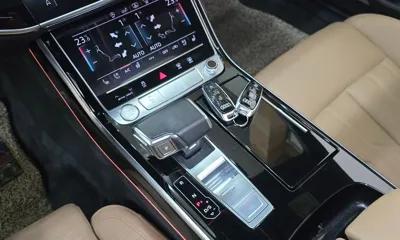 Audi A8 2020, 80637 км, за 33827.77 USD - фото 11