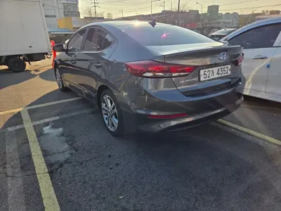 Hyundai Avante 2017, 133503 км, за 5827.81 USD