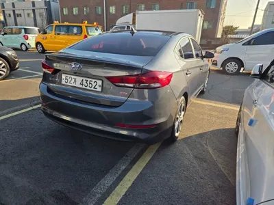 Hyundai Avante 2017, 133503 км, за 5827.81 USD