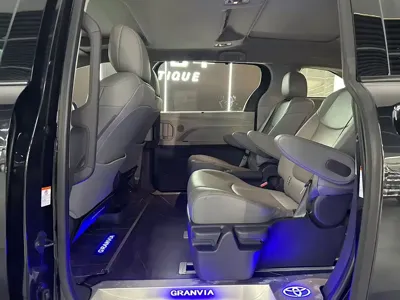 Toyota Granvia 2024, 100000 км, за 32194.78 USD