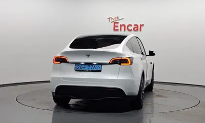 Tesla Model Y 2023, 68184 км, за 24679.29 USD