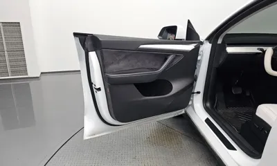Tesla Model Y 2023, 68184 км, за 24637.58 USD - фото 24