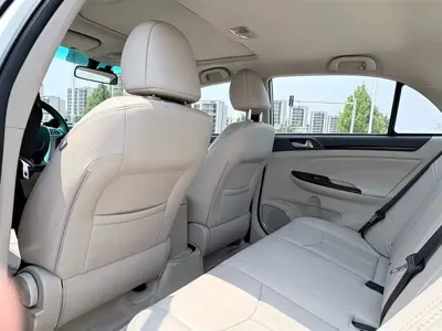 BYD e5 2017, 130000 км, за 3431.41 USD