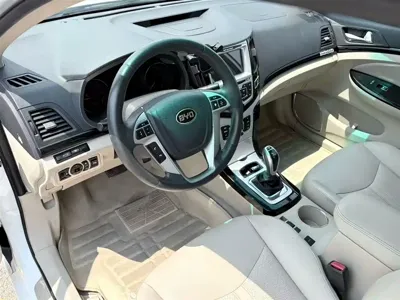 BYD e5 2017, 130000 км, за 3431.41 USD