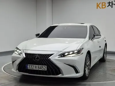Lexus ES · 2023 год