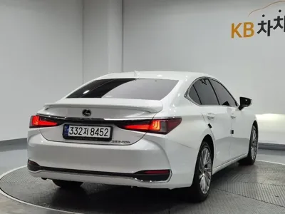 Lexus ES 2023, 78006 км, за 32178.37 USD