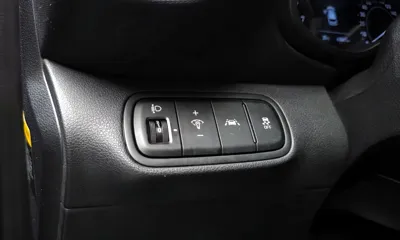 Hyundai Venue 2020, 63867 км, за 9253.88 USD - фото 20
