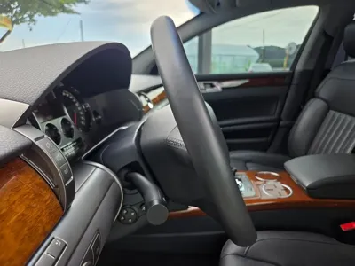 Volkswagen Phaeton 2014, 168172 км, за 12377.86 USD - фото 7