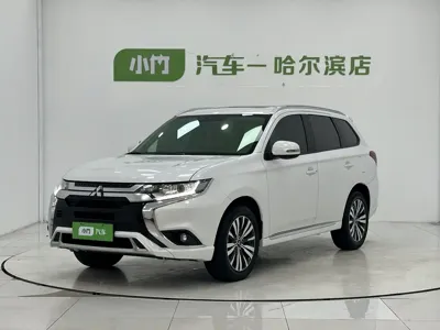 Mitsubishi Outlander · 2023 год