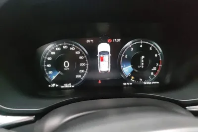 Volvo XC60 2019, 102100 км, за 16801 USD - фото 19