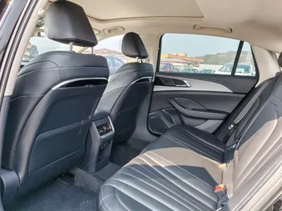 Hongqi Hongqi H5 2022, 48000 км, за 10742.31 USD