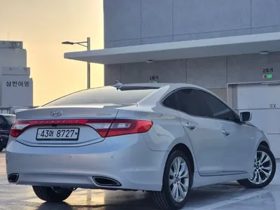 Hyundai Grandeur 2012, 177890 км, за 2732.24 USD