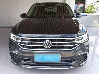 Volkswagen Tiguan L 2022, 58900 км, за 14496.58 USD
