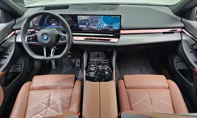 BMW 5-Series 2025, 12522 км, за 51792.04 USD - фото 7