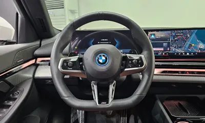 BMW 5-Series 2025, 12522 км, за 51792.04 USD - фото 13