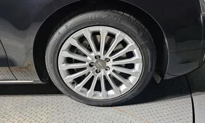 Audi A8 2015, 175568 км, за 12430.94 USD