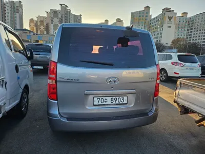 Hyundai Starex 2015, 230200 км, за 4569.53 USD