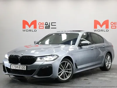 BMW 5-Series · 2017 год