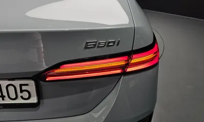 BMW 5-Series 2024, 30535 км, за 49444.77 USD - фото 23