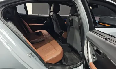 BMW 5-Series 2024, 30535 км, за 49444.77 USD - фото 26