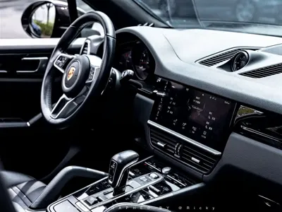Porsche Cayenne 2021, 70000 км, за 62359 USD
